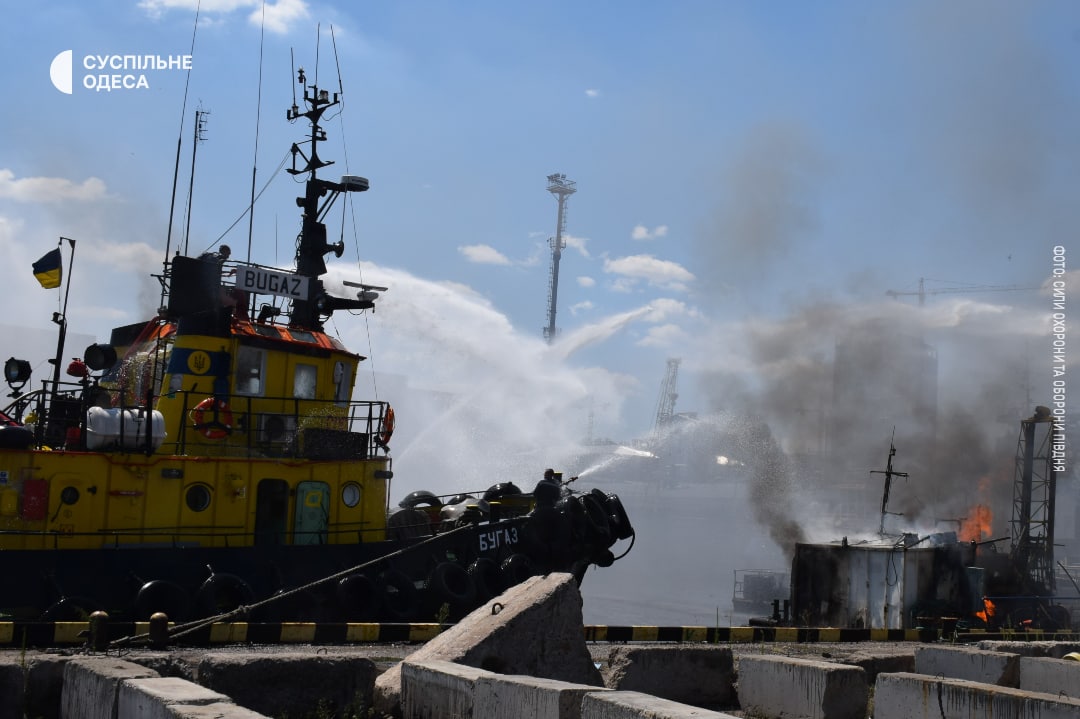 Ракетний удар по порту Одеси: з'явилися фото та відео наслідків