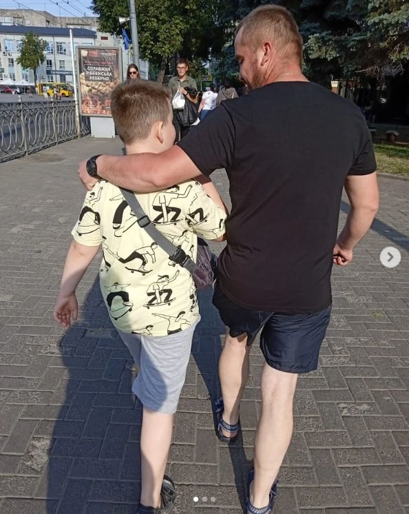 Мальчик из Краматорска игрой на гитаре собрал более 2000 долларов и купил отцу тепловизор (фото)