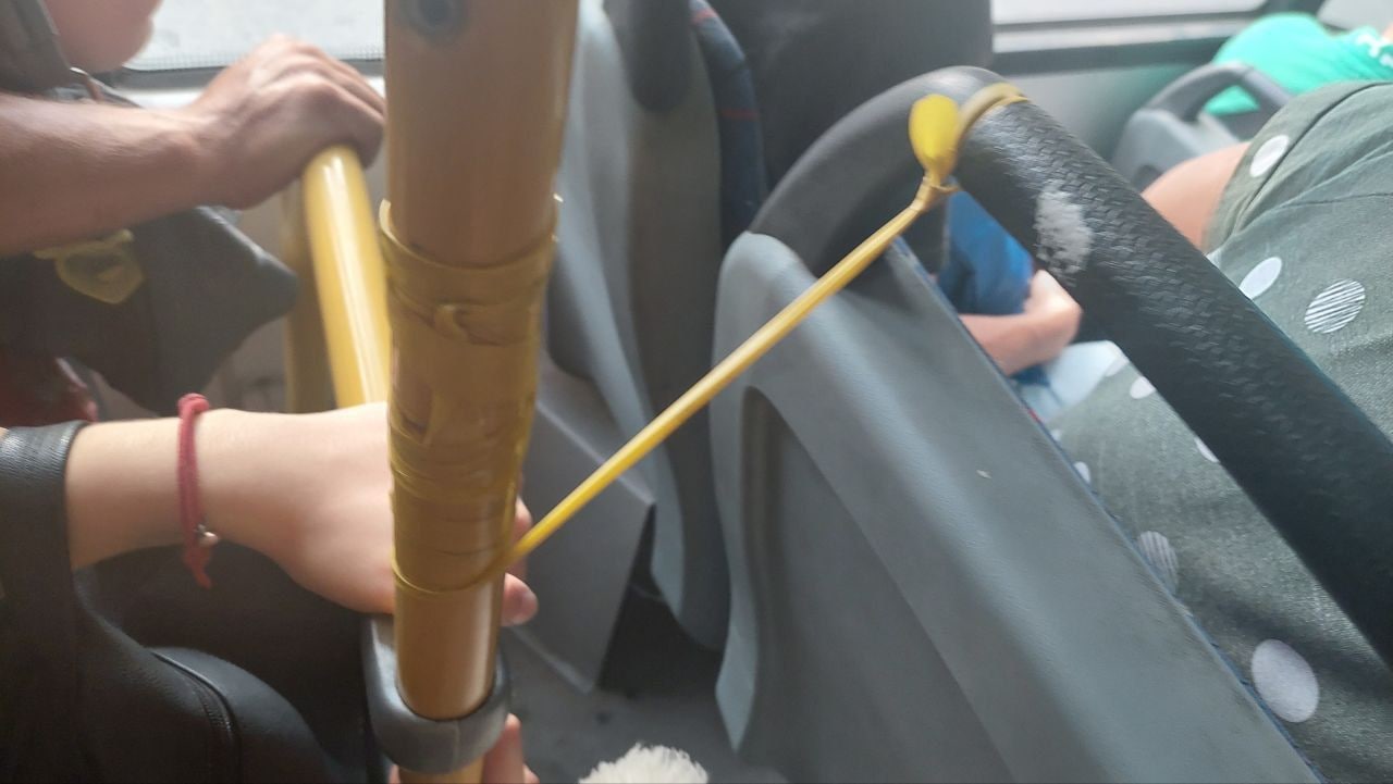 &quot;Инновации &quot;русского мира&quot;: в сети показали, как оккупанты в Мариуполе &quot;обновляют&quot; транспорт (фото)