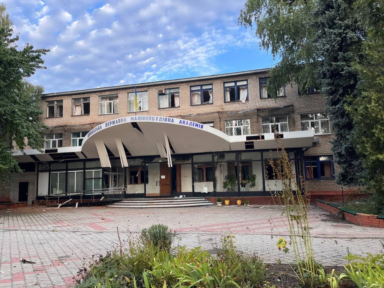 Росіяни обстріляли навчальні заклади в Миколаєві та Краматорську