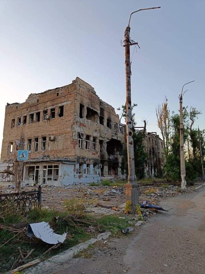 У Маріуполі поблизу "Азовсталі" показали знищені росіянами будинки: фото руйнувань