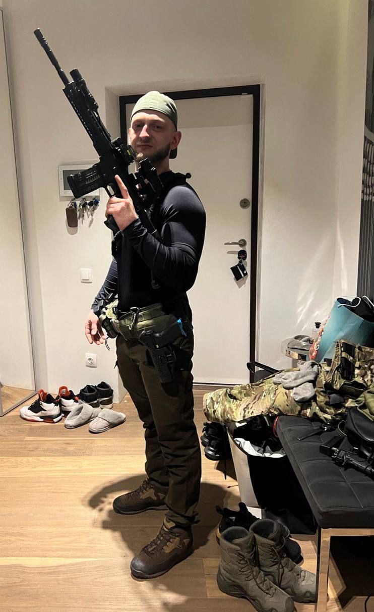 Експерт криптовалютного ринку Сергій Сотніченко змінив комп'ютер на автомат: фото