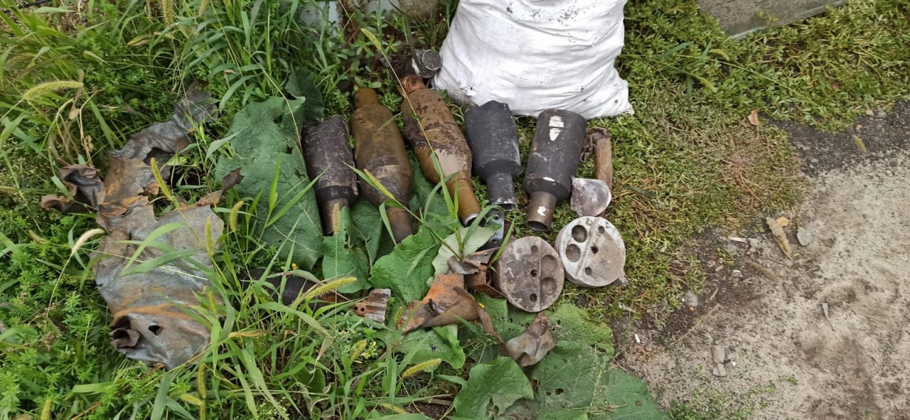 Варили самогон в райвідділах: показали, як жили окупанти у Харківській області