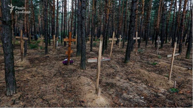 Нова Буча. В Ізюмі знайдено масові поховання людей (фото)