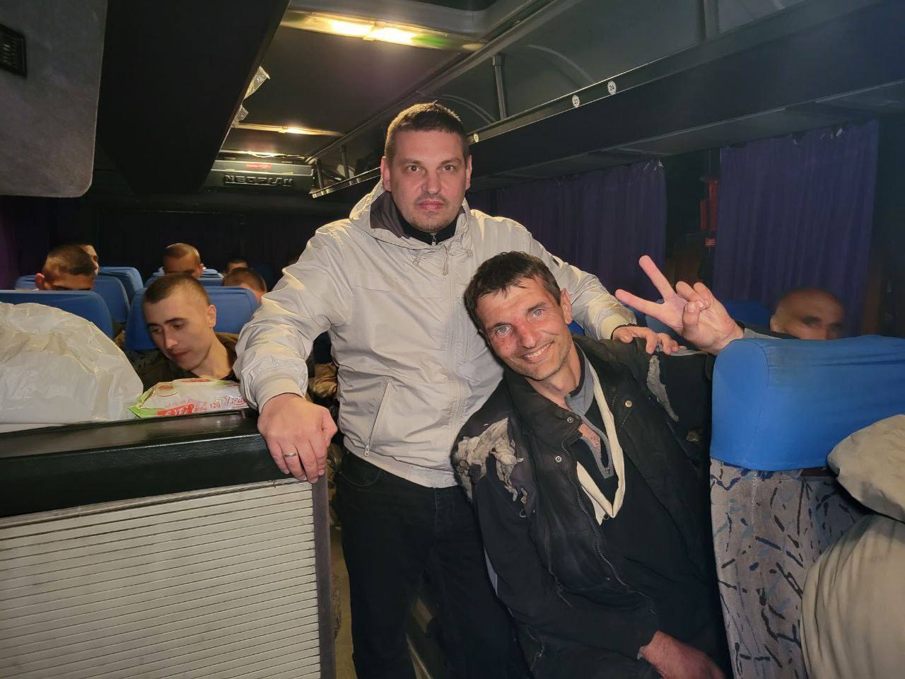 Замовив мені свій улюблений торт: мама Михайла Діанова розповіла про здоров'я захисника Маріуполя