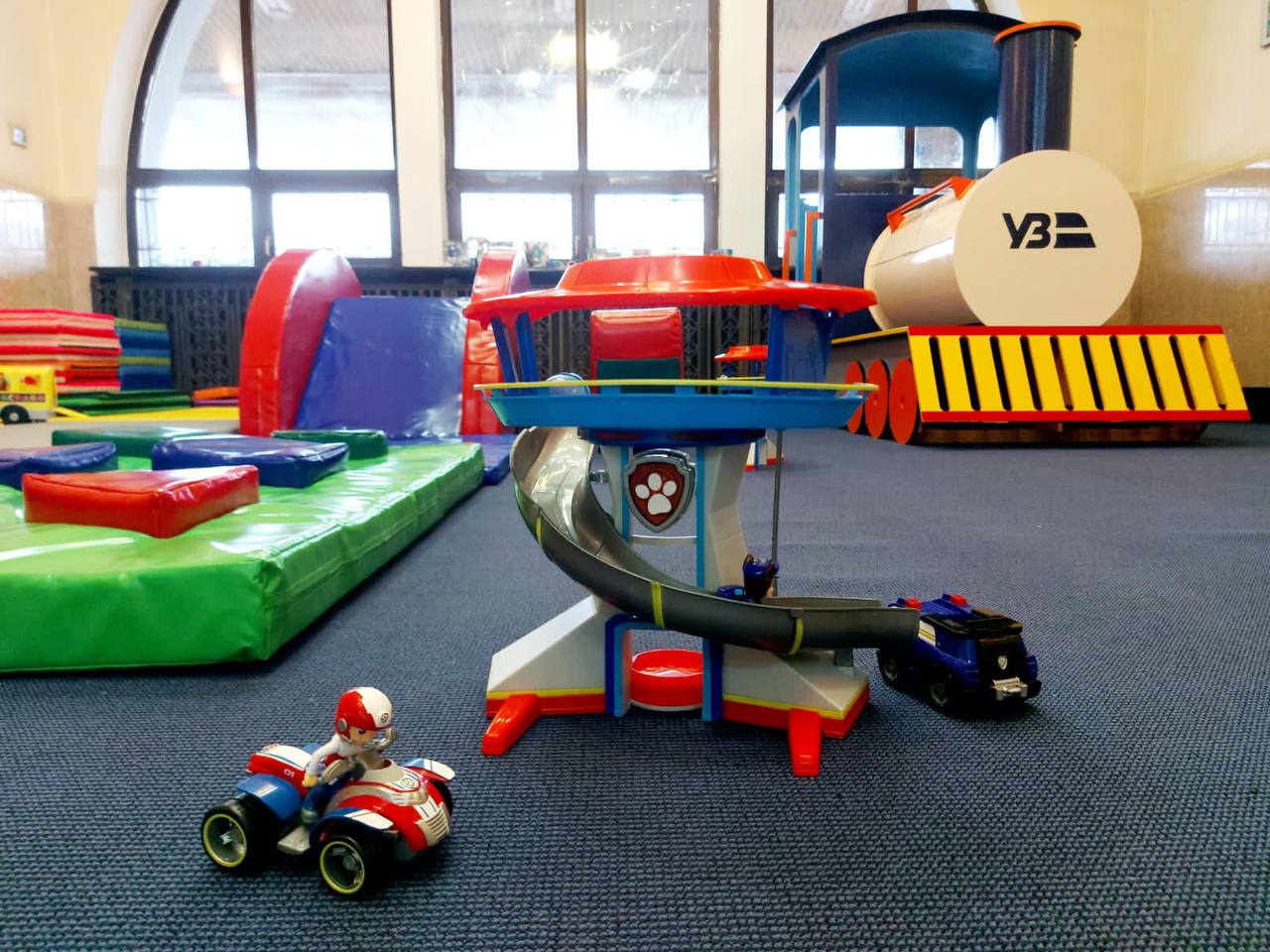 Дитячі зони на вокзалах та ігротека у вагонах: УЗ порадувала нововведенням для маленьких пасажирів