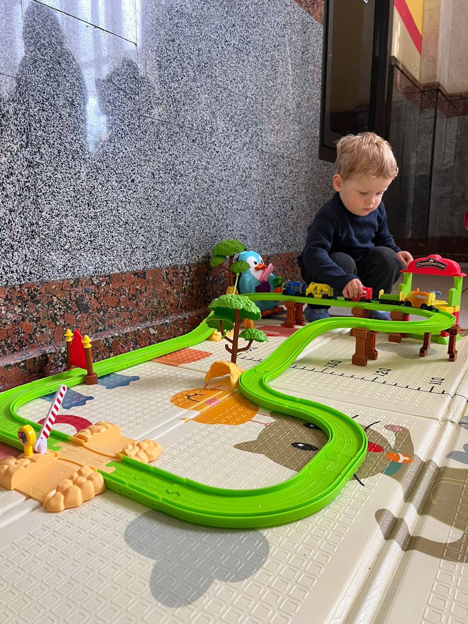 Дитячі зони на вокзалах та ігротека у вагонах: УЗ порадувала нововведенням для маленьких пасажирів