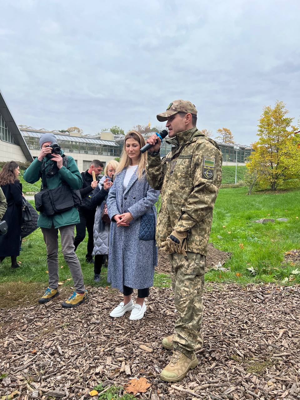 У київському ботсаду висадили Алею захисників і захисниць України (фото)