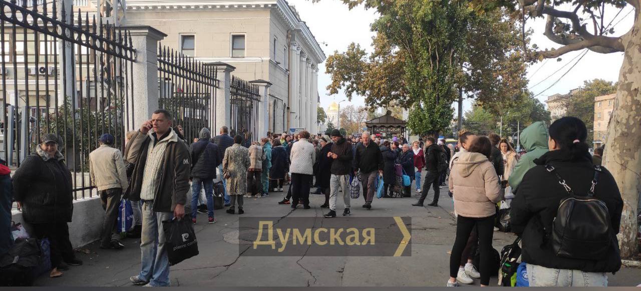 В Одесі зачинили вокзал: сотні пасажирів не знають, що робити (фото)