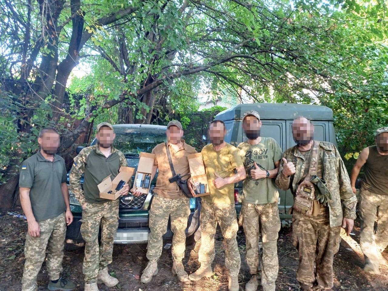 Українські артилеристи й зв’язківці отримали позашляховик і мікроавтобус за сприяння Favbet Foundation