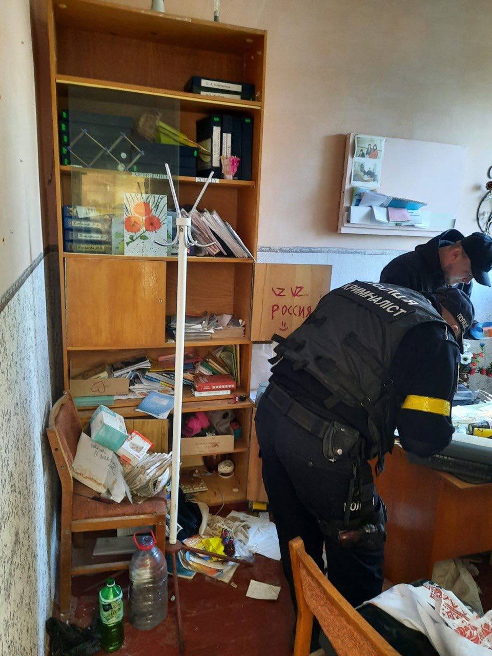 Розтяжки у школах, мінні пастки та масові поховання: що зробили окупанти у Херсонській області