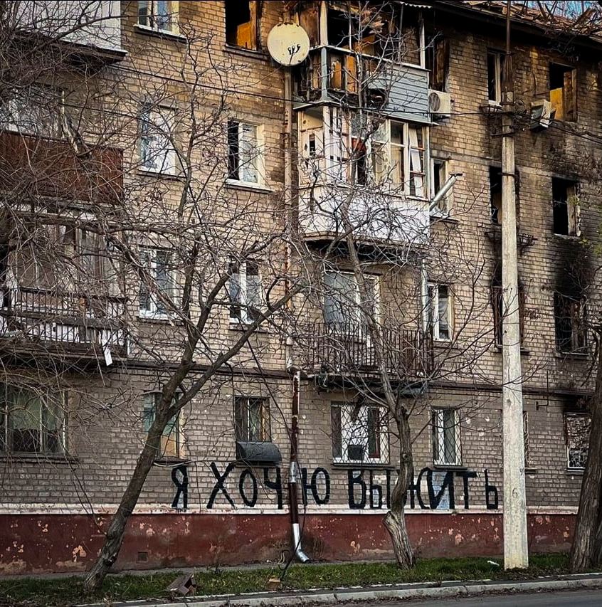 &quot;Я хочу выжить&quot;: в Мариуполе люди мерзнут в собственных домах и кричат о помощи
