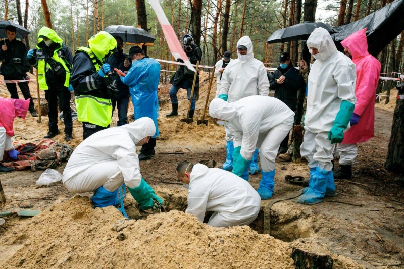 В Изюмском районе Харьковской области обнаружены четыре места массовых захоронений людей. 4