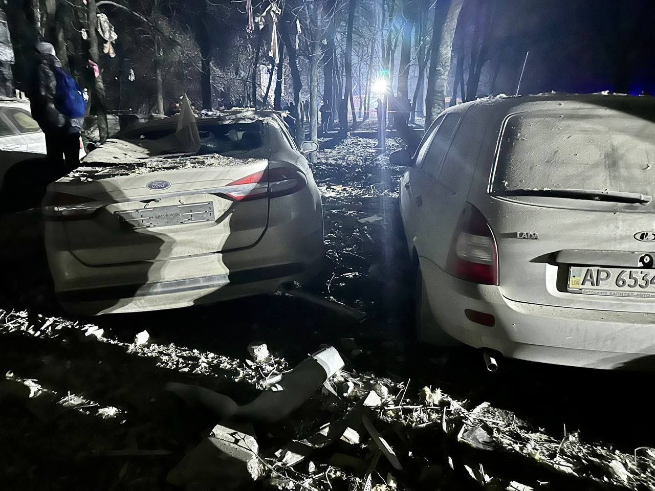 Удар оккупантов по многоэтажке в Запорожье: двое погибших, под завалами есть люди