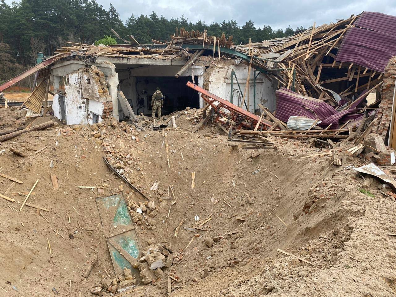 Росіяни скинули бомбу у Чернігівській області: пошкоджено підприємство