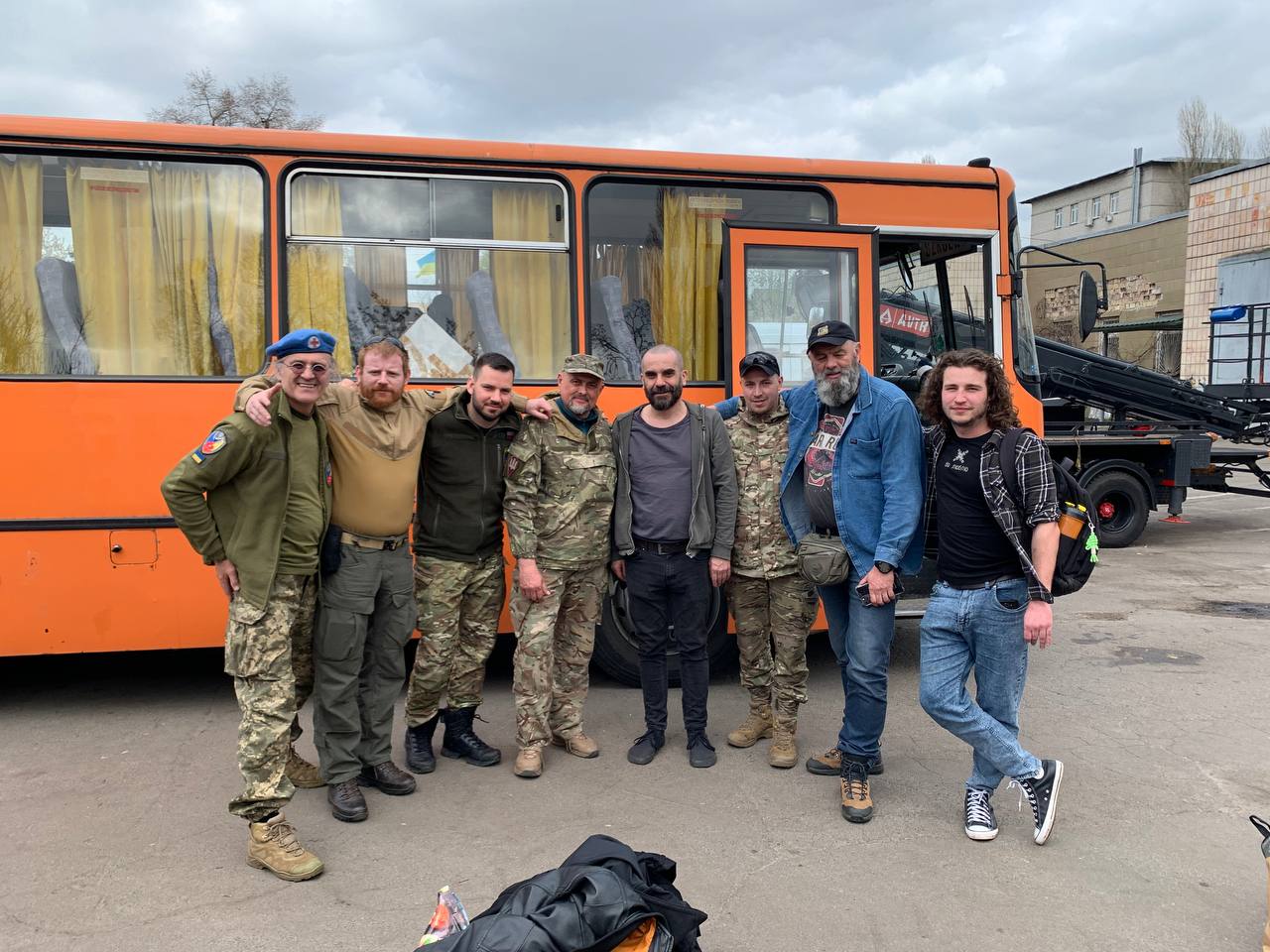 Шахраї під виглядом &quot;волонтерів&quot; відомого фонду кидають воїнів ЗСУ на гроші: що відомо