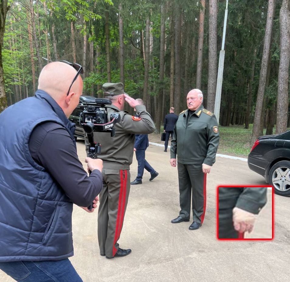 Снова с бинтом на руке. Лукашенко впервые появился на публике после 9 мая