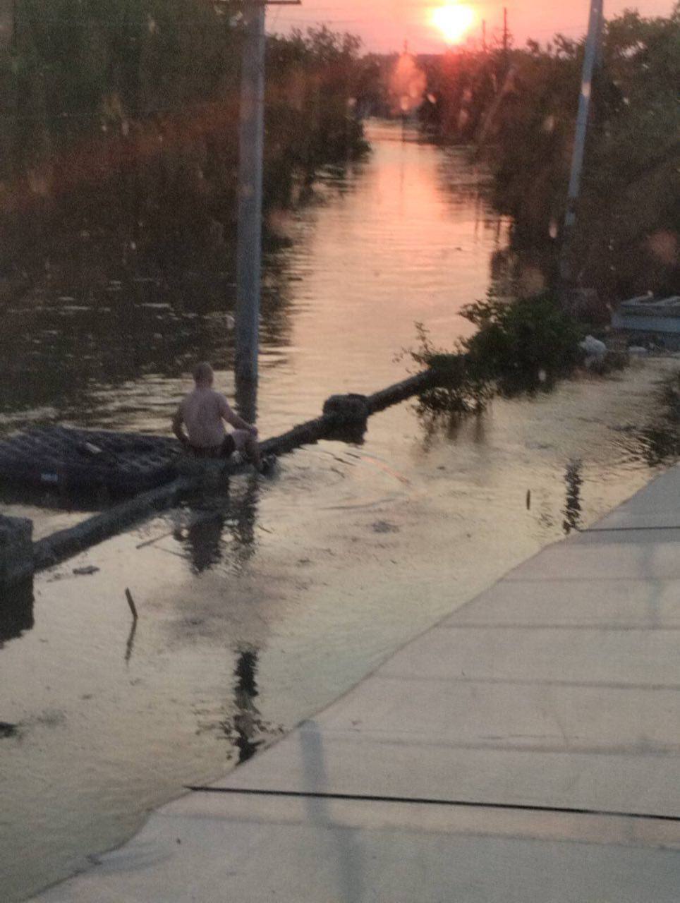 &quot;Людей просто бросили умирать&quot;: местные жители рассказали, что происходит под Херсоном после подрыва Каховской ГЭС