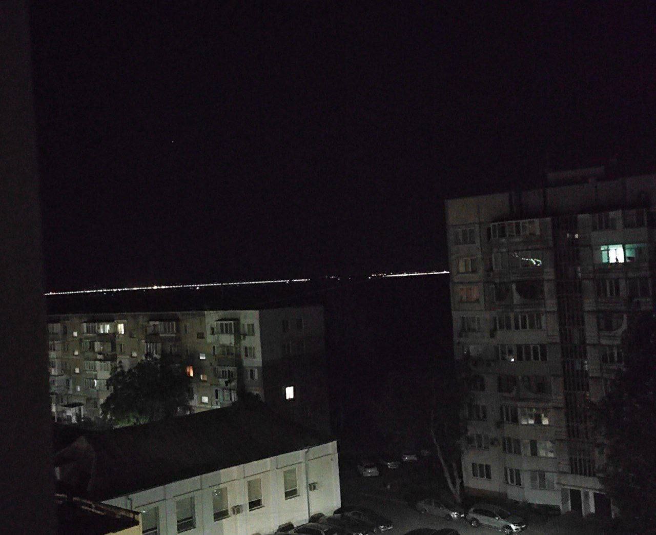 На Кримському мосту сталися вибухи: що відомо