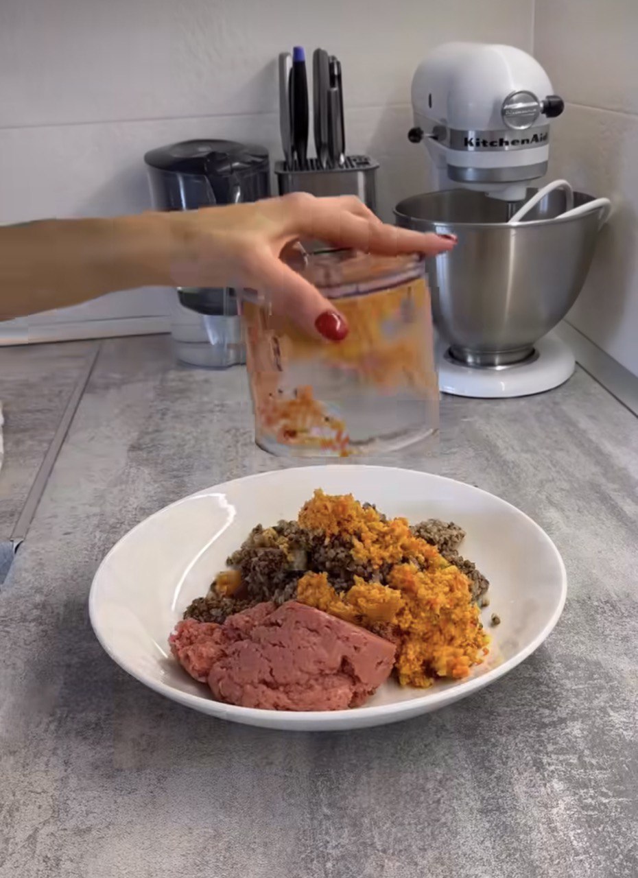 Не викидайте вчорашню гречку: що можна приготувати, щоб було швидко й смачно