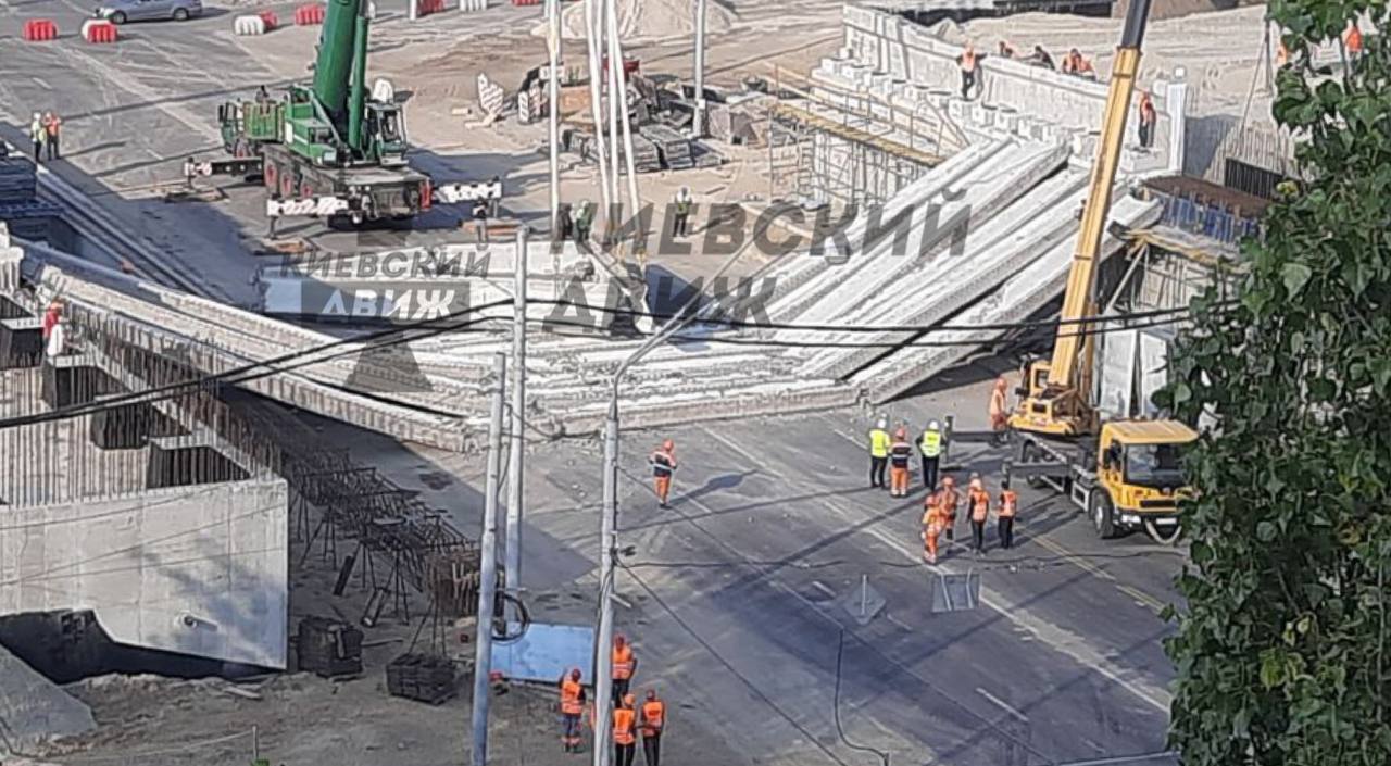 Отметим, на реконструкцию моста городские власти в общей сложности выделили около 1 млрд гривен.