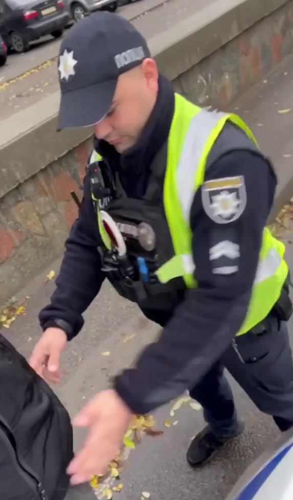 У Дніпрі поліцейські затримали військового через його "втомлений вигляд": чим усе закінчилося