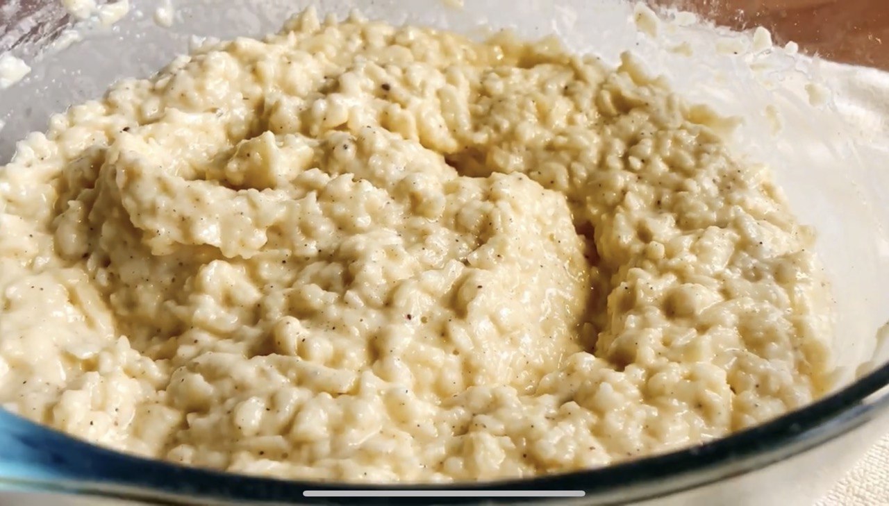 Чудовий варіант для сніданку: як швидко приготувати смачні солодкі деруни