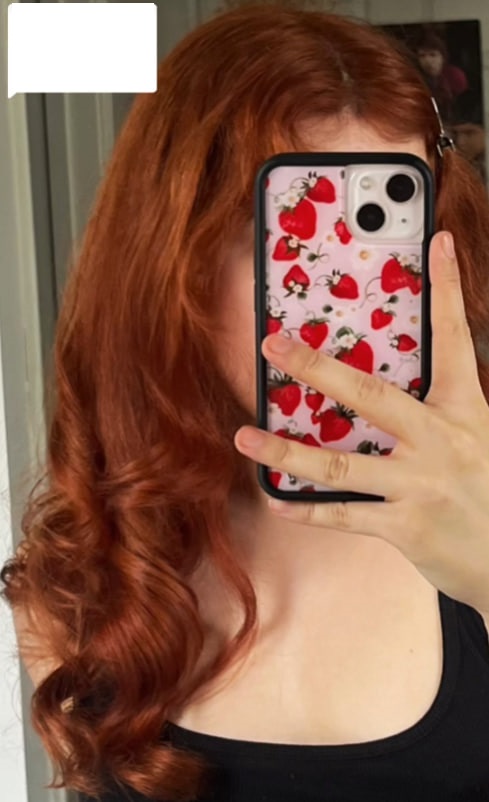 Жінка пофарбувала волосся у салоні та гірко заплакала, коли вперше себе побачила: що сталося