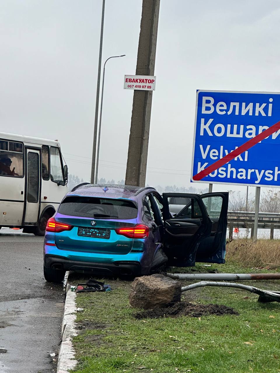 Известный украинский блогер попал в жесткую аварию: фото с места происшествия