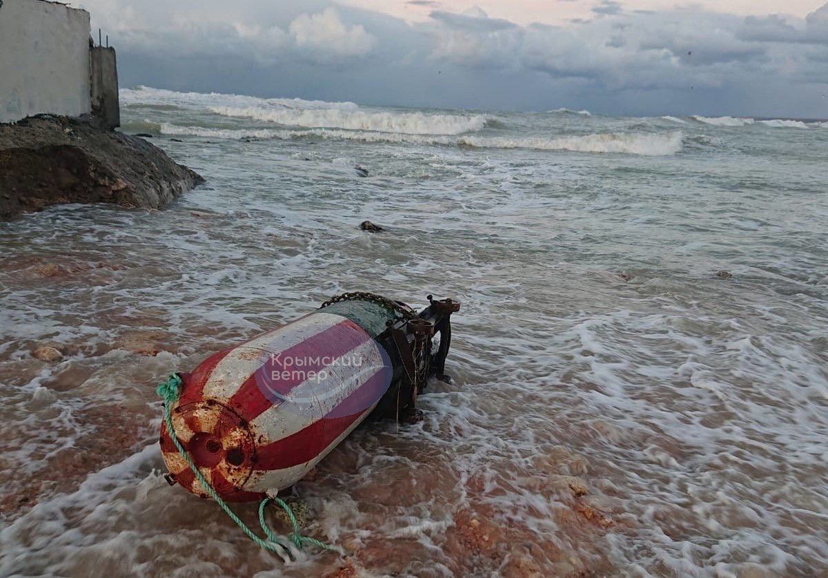 Небывалый масштаб разрушений. Как выглядит Крым после сильнейшего шторма в истории (фото, видео)