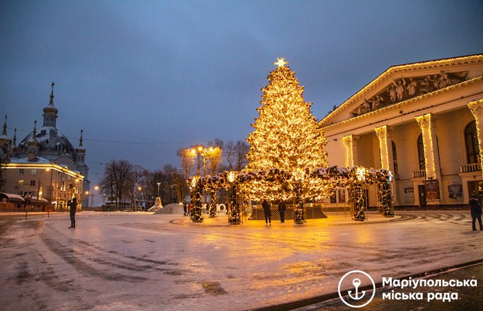 В сети показали новогодние фото Мариуполя до оккупации: &quot;Веселка&quot;, огоньки и радость