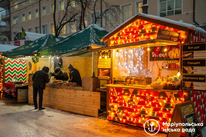 В сети показали новогодние фото Мариуполя до оккупации: &quot;Веселка&quot;, огоньки и радость