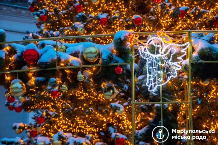 В сети показали новогодние фото Мариуполя до оккупации: &quot;Веселка&quot;, огоньки и радость