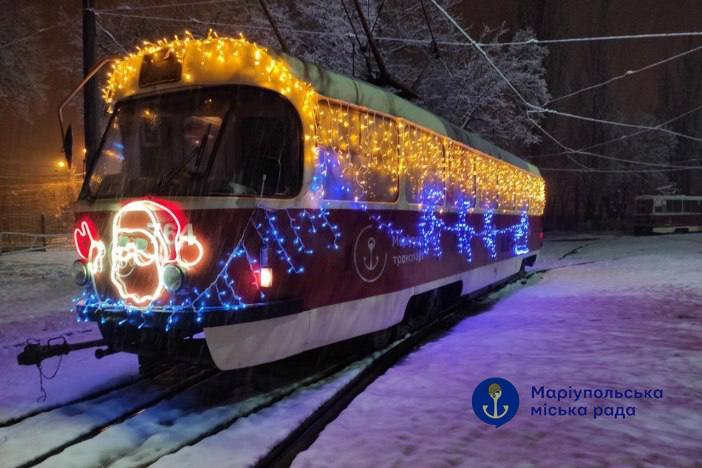 В сети показали новогодние фото Мариуполя до оккупации: &quot;Веселка&quot;, огоньки и радость