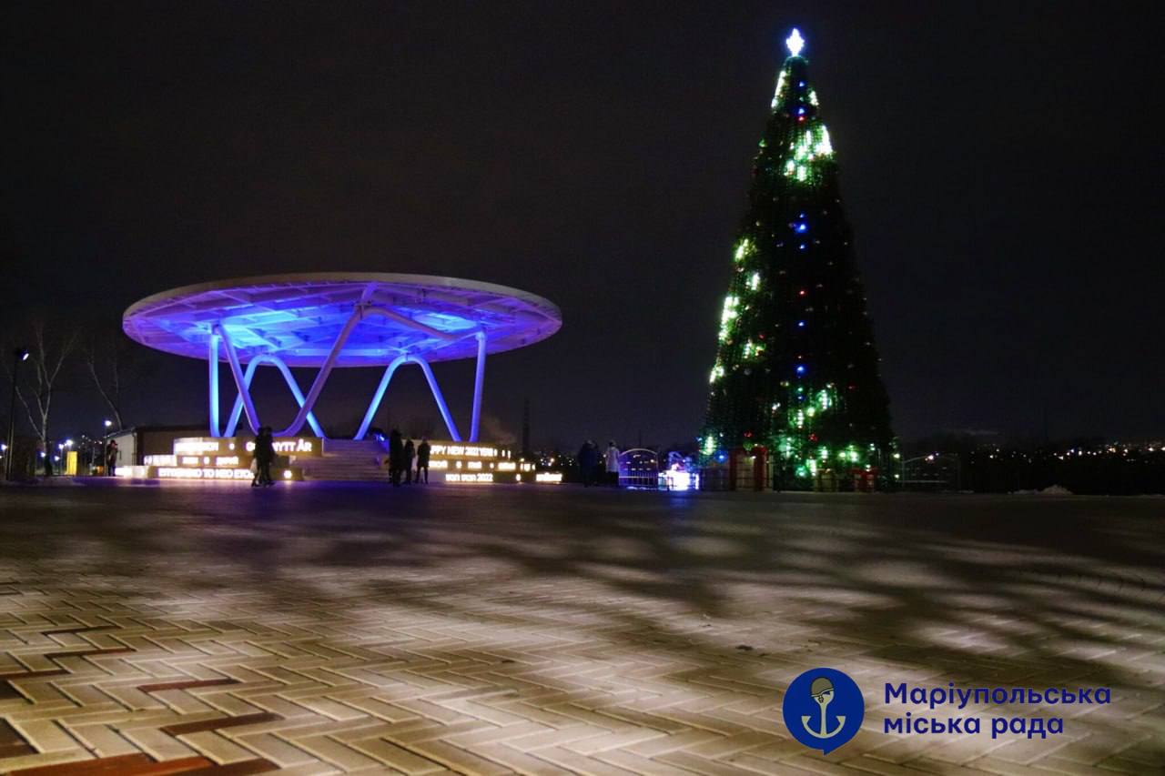 В сети показали новогодние фото Мариуполя до оккупации: &quot;Веселка&quot;, огоньки и радость