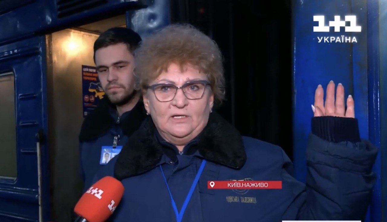 "Почався жах, обстріли": провідниця розповіла про момент удару РФ по вокзалу в Херсоні