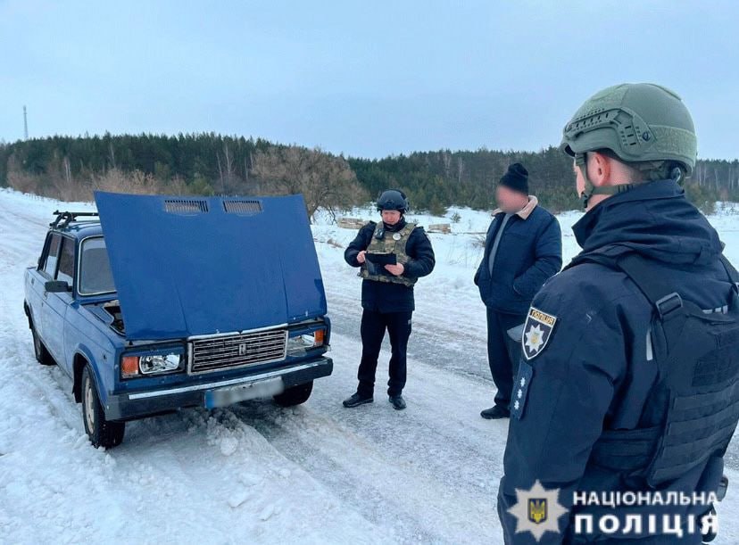 Росіяни обстріляли цивільний автомобіль на кордоні Чернігівської області qkxiqdxiqdeihrant