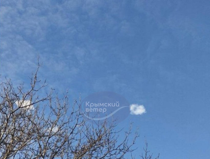 В Крыму говорят о взрывах в Севастополе и возле Сак