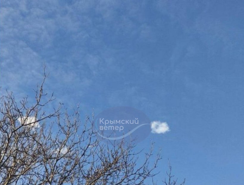 В Крыму говорят о взрывах в Севастополе и возле Сак