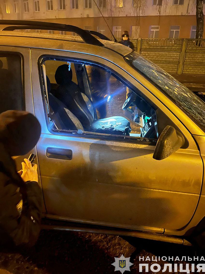 У Чернігові вибухнув автомобіль із людьми всередині: поліція розкрила деталі qhtixhiqtdiedant