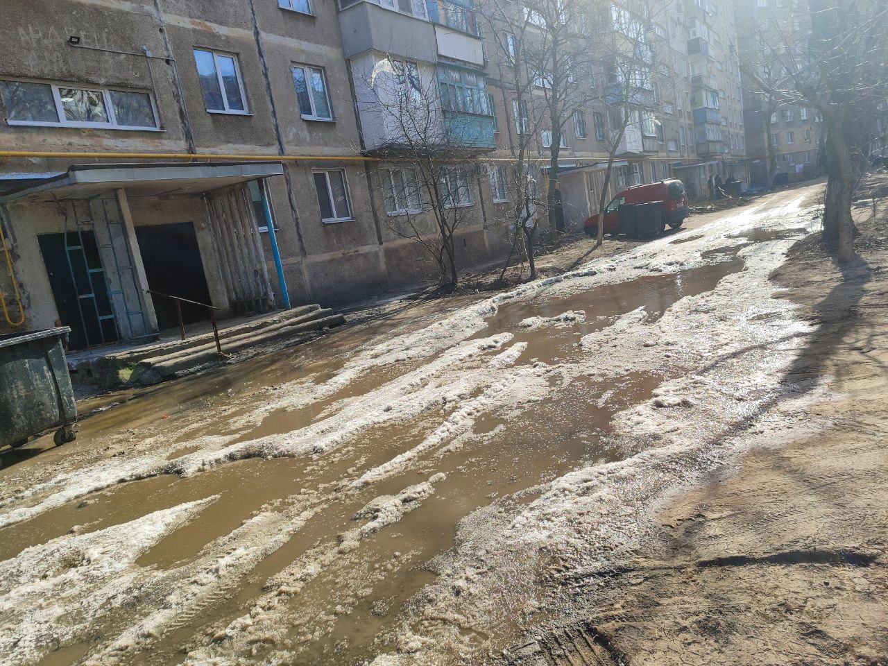 Пришел &quot;русский мир&quot;. В оккупированном Мариуполе дома заливает нечистотами, местные возмущены