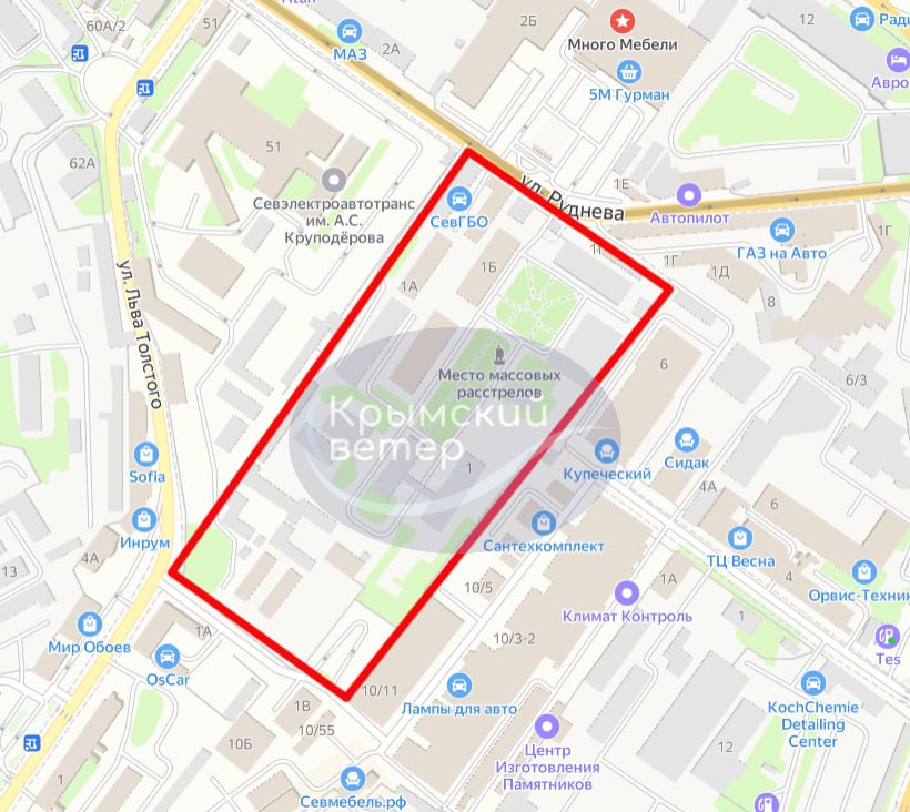 Вибухи, прильоти та перекритий міст. В Криму кажуть про атаку: що відомо