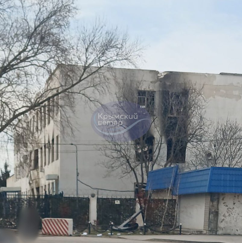 У мережі показали фото ураженого вузла зв’язку окупантів у Севастополі після удару ЗСУ queiqxeihuirkant