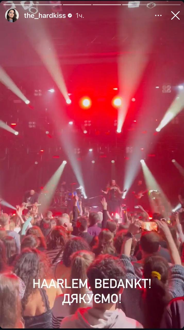 Юлия Санина зажгла на сцене с мужем в образе готической куклы (видео)