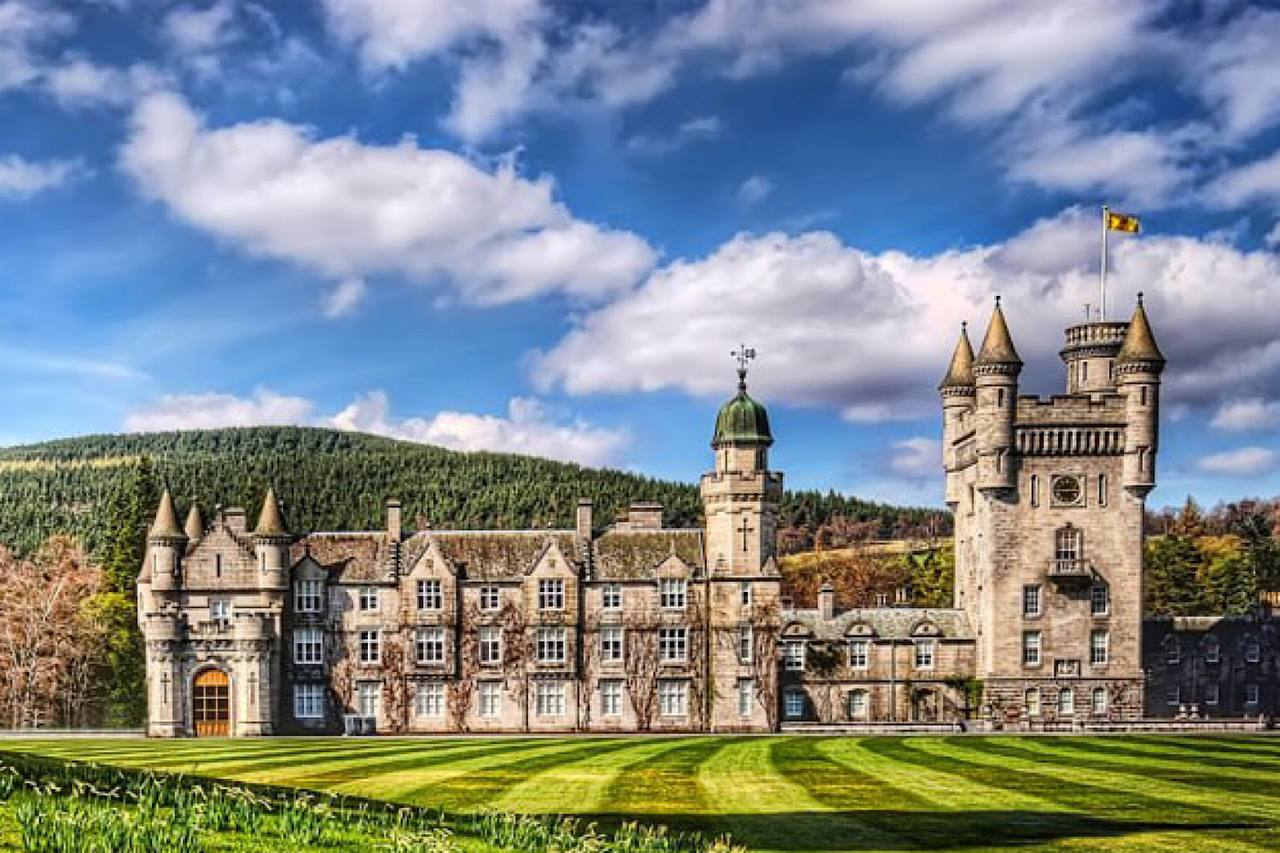 Король Чарльз III впервые открывает двери королевского дворца для туристов