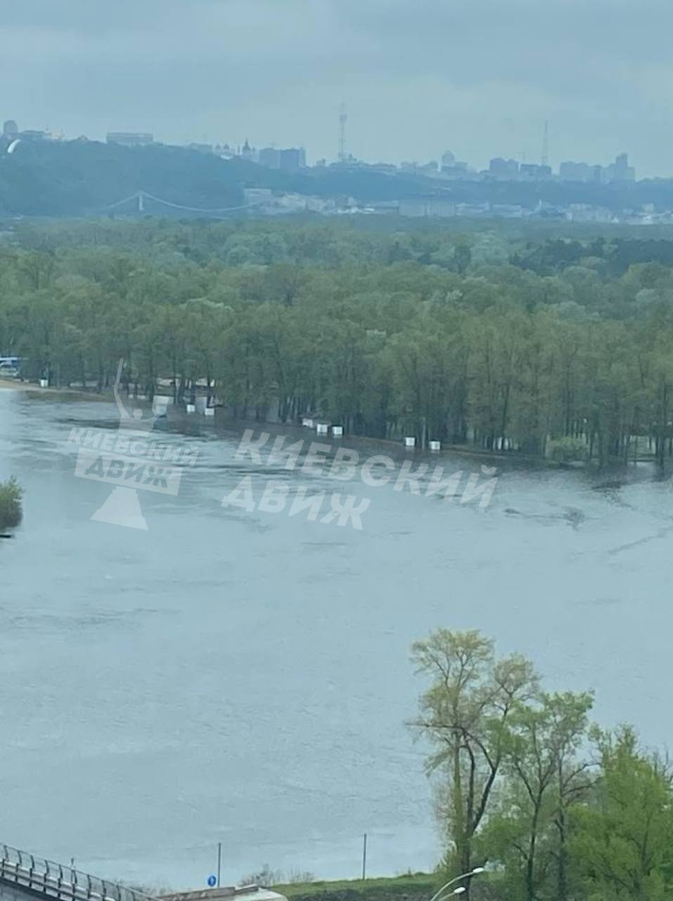 Парки Киева уходят под воду: фото и видео