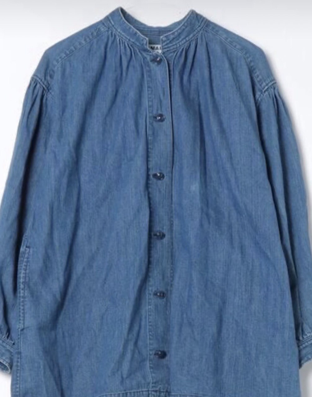 Стиліст назвала 5 речей, які потрібно викинути з гардероба