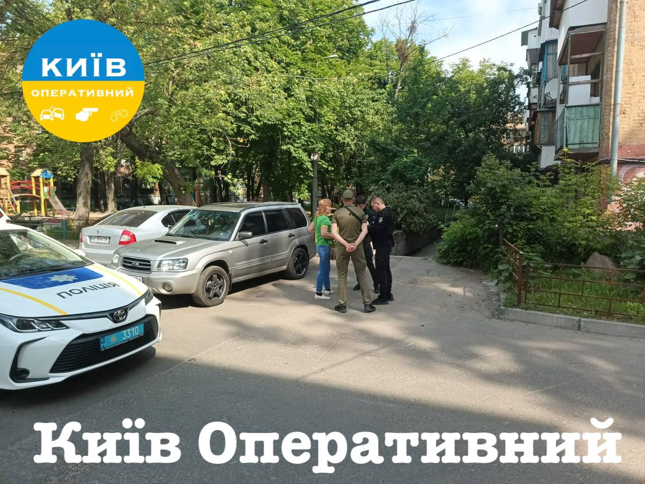 В Києві озброєні чоловіки в масках нападають на перехожих на вулиці: що відомо