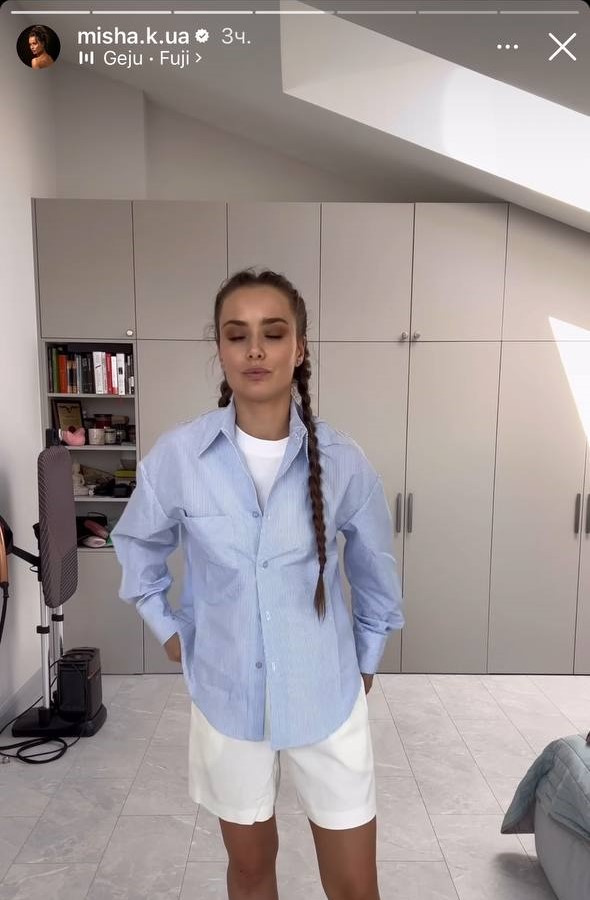 Ксения Мишина соединив простые вещи, показала стильные образы на теплую весну (фото)