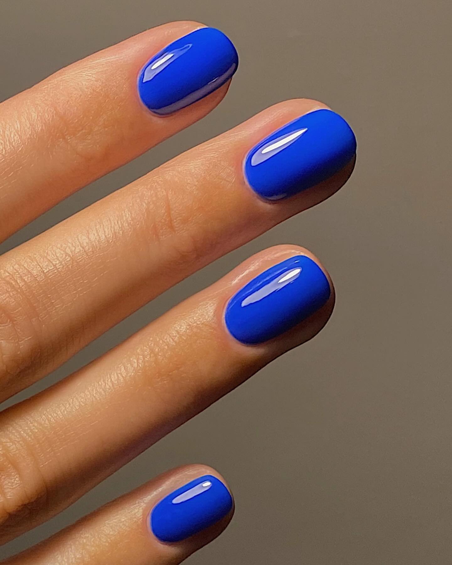 Персиковый, лавандовый и другие: трендовые идеи летнего маникюра, которые подчеркнут красоту ваших ручек